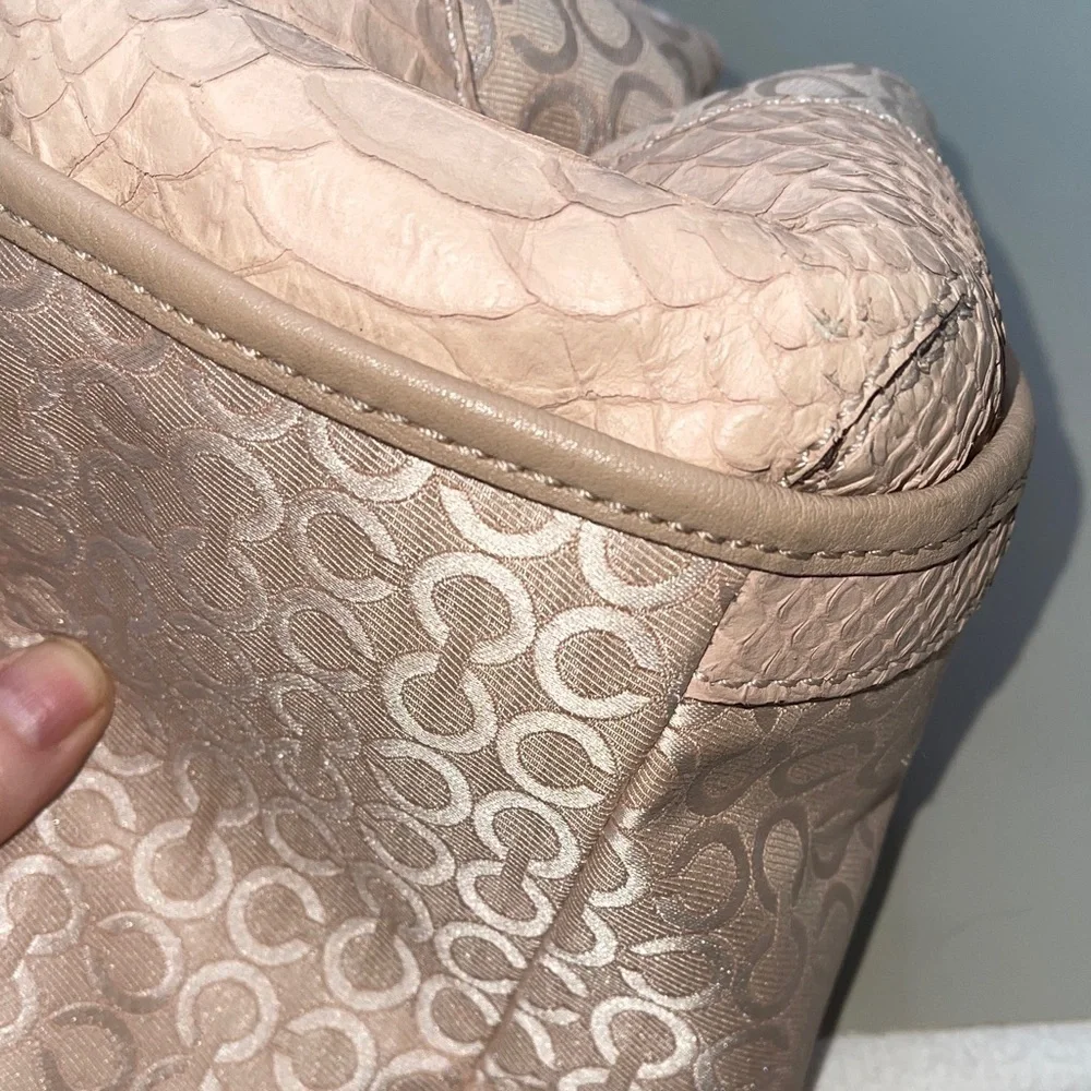 Coach Madison Op Art Pearl Phoebe Elegant Beige Shoulder Bag J1393-27848 Coach